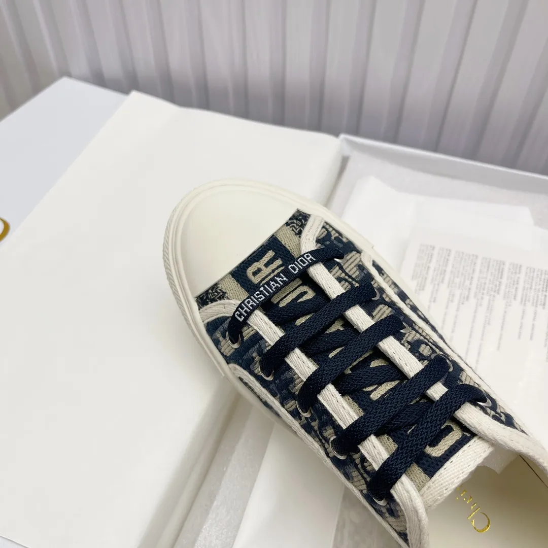 👟👟Ex-factory price 520👟👟 High version in stock, Dior (Dior) flat sneakers are fully embroidered with iconic patterns, ready in stock High quality Dior (Dior) flat sneakers are fully embroidered with iconic patterns👟👟 ♦️Top quality in the market🎗Breaking hot item in foreign counters🎗Non-common imitation version in the market🎗🔳The fabric is made of Italian🇮🇹imported fabrics❗️Embroidered upper, original mold injection Logo frosted five-pointed star outsole🔳Inside imported lambskin+high elasticity Injection molding mold Logo foam feet Size number: 35 to 42 (42 customized)